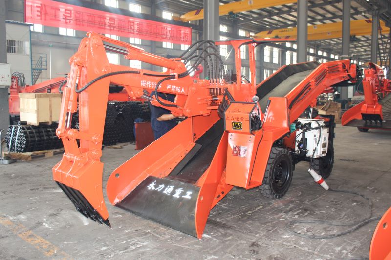 輪式扒渣機(jī) 輪式扒渣機(jī)